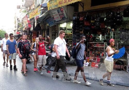 Ständiger Parlamentsausschuss diskutiert den Entwurf des geänderten Tourismusgesetzes - ảnh 1